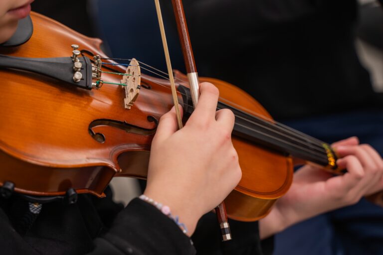 2025-09-30-191241-OJL-AULAS_VIOLINO-DSC06822