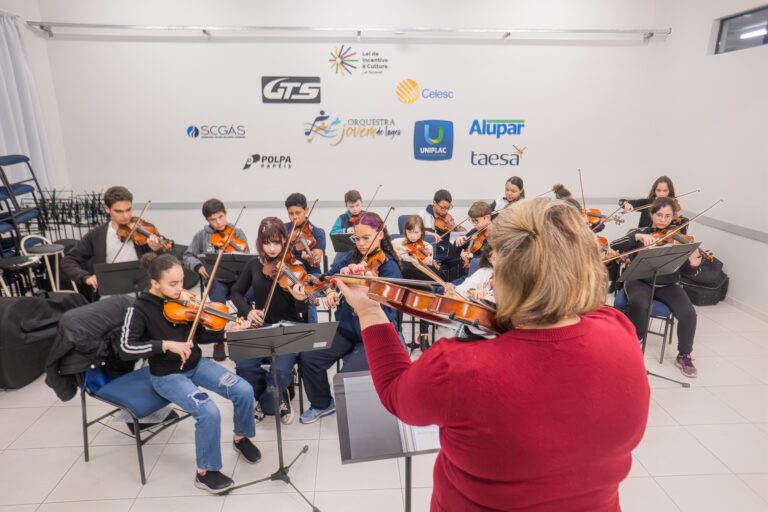 2025-09-30-191654-OJL-AULAS_VIOLINO-DSC06863